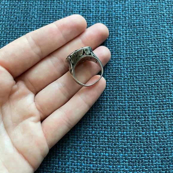 Silver Ring - Picture 3 of 3